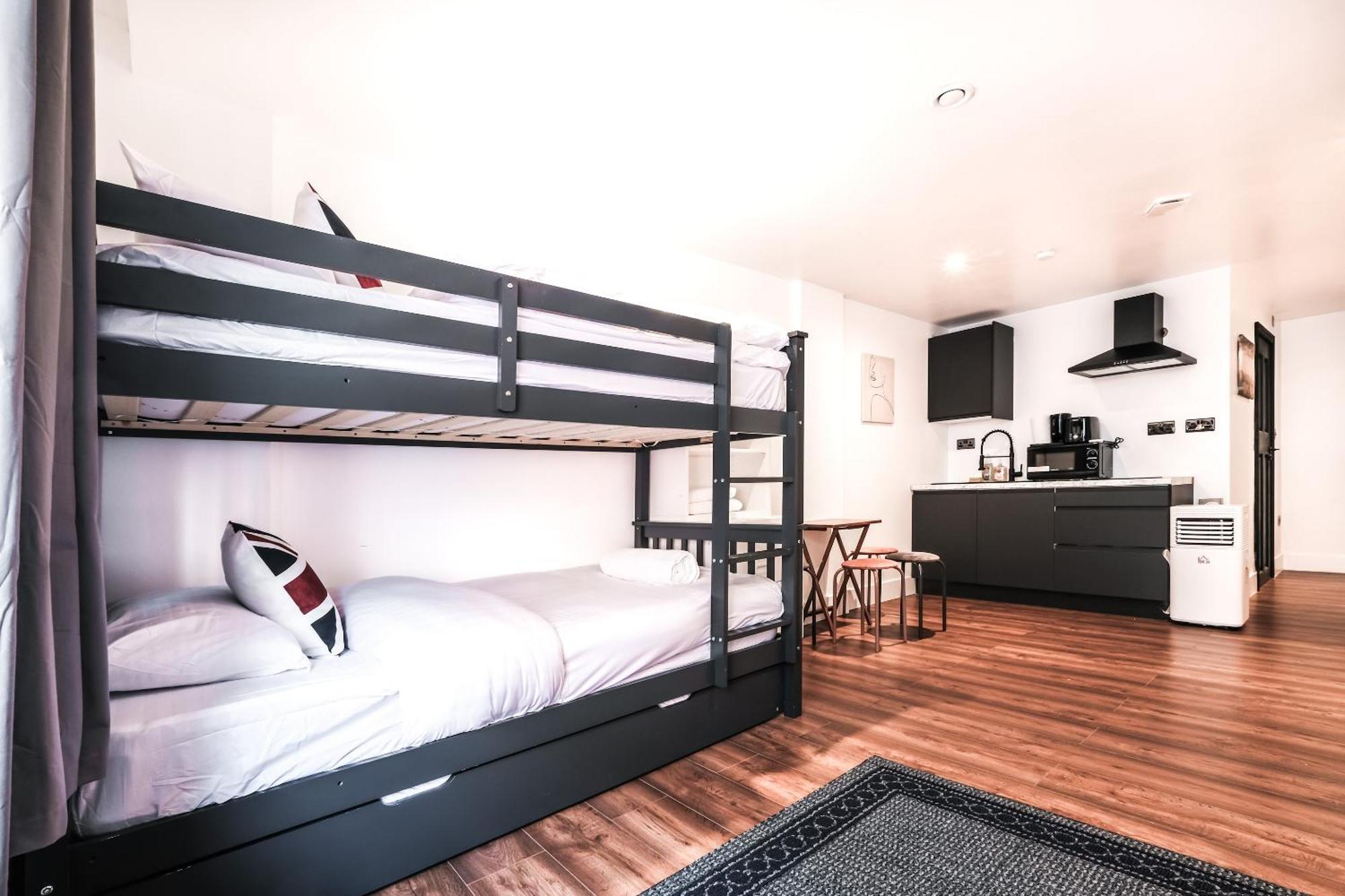 Spacious Apartment In Piccadilly Sleep 6 Vrb London Eksteriør bilde